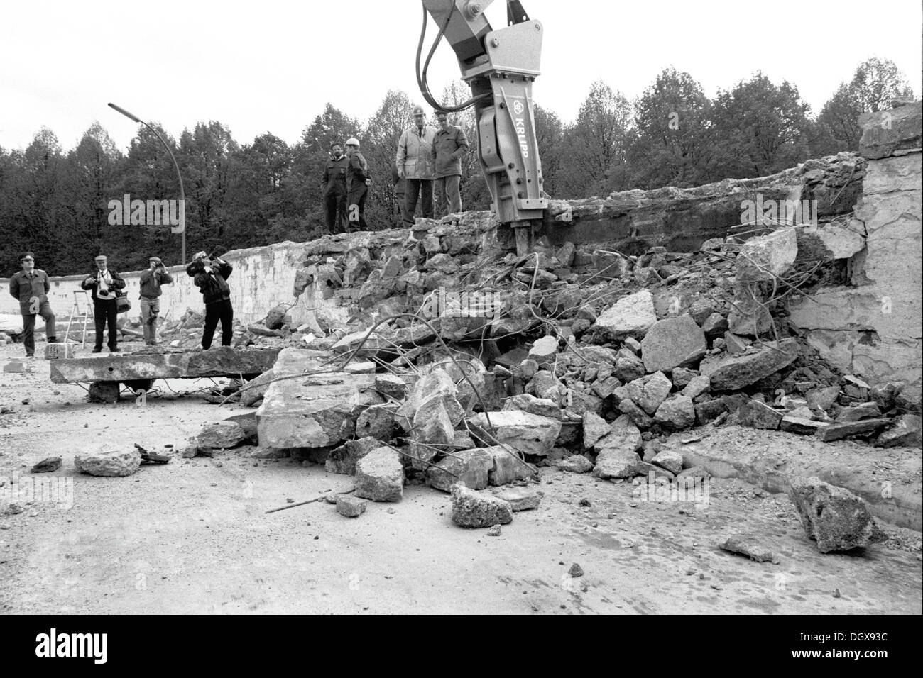 The start of the demolition of the Berlin Wall at the Brandenburg Stock