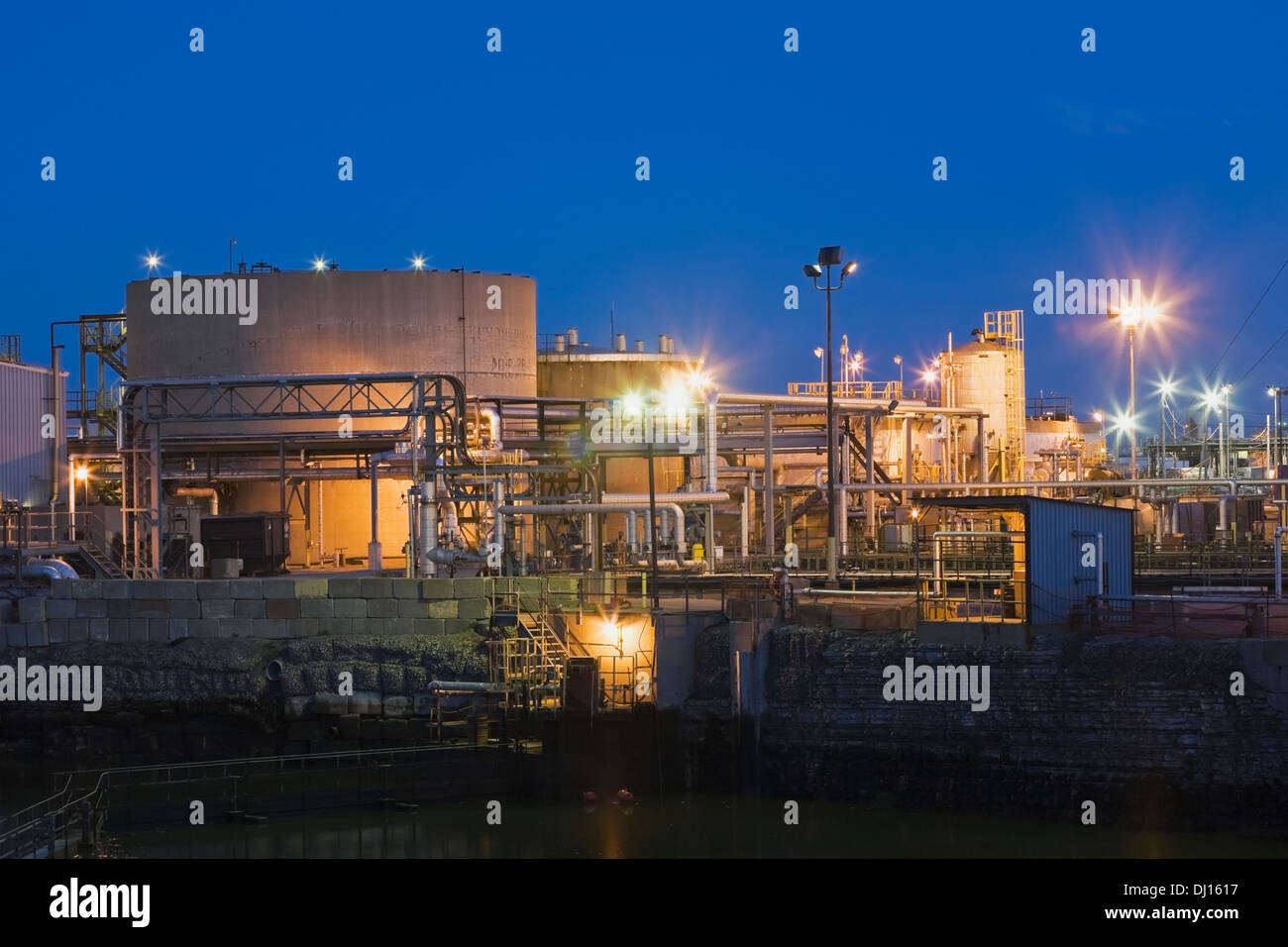 oil-storage-tanks-at-an-oil-and-gas-refinery-illuminated-at-dusk-montreal-DJ1617.jpg