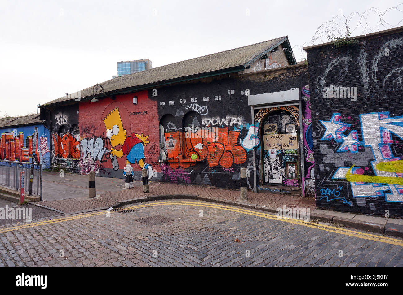 Heavily Graffitied Old Shoreditch Underground Station In Pedley Stock