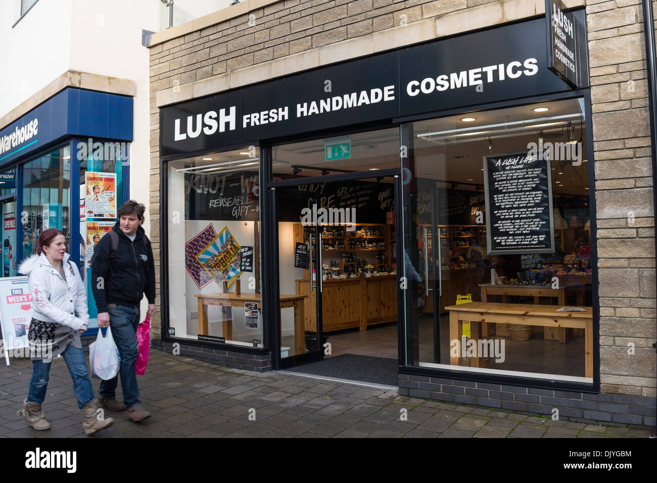 Style Notes Lush Vapes offers a large variety of Vaporizers, e-liquids, accessories in a friendly, welcoming atmosphere. New or experience vapors, we are here to help! Lush Vapes offers a large variety of Vaporizers, e-liquids, accessories in a friendly, welcoming atmosphere.