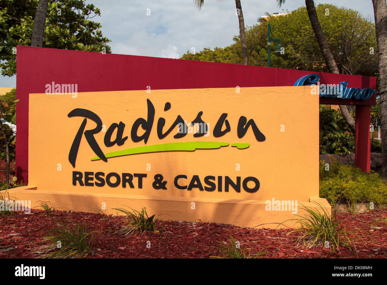 sign for the radisson aruba resort casino & spa entrance from palm sign for the radisson aruba resort casino & spa entrance from palm