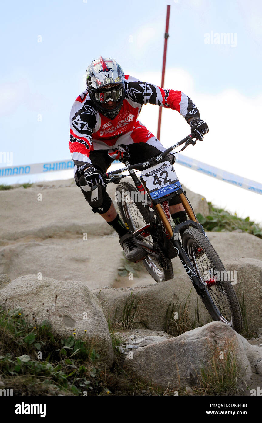 Downhill mountain bike racer Steve Peat takes part in the ... - 864 x 1390 jpeg 184kB