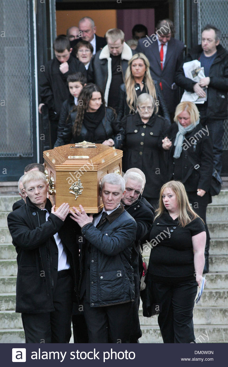 Glasgow, Scotland, UK. 10th December 2013. Mourners attend the Stock Photo, Royalty Free Image