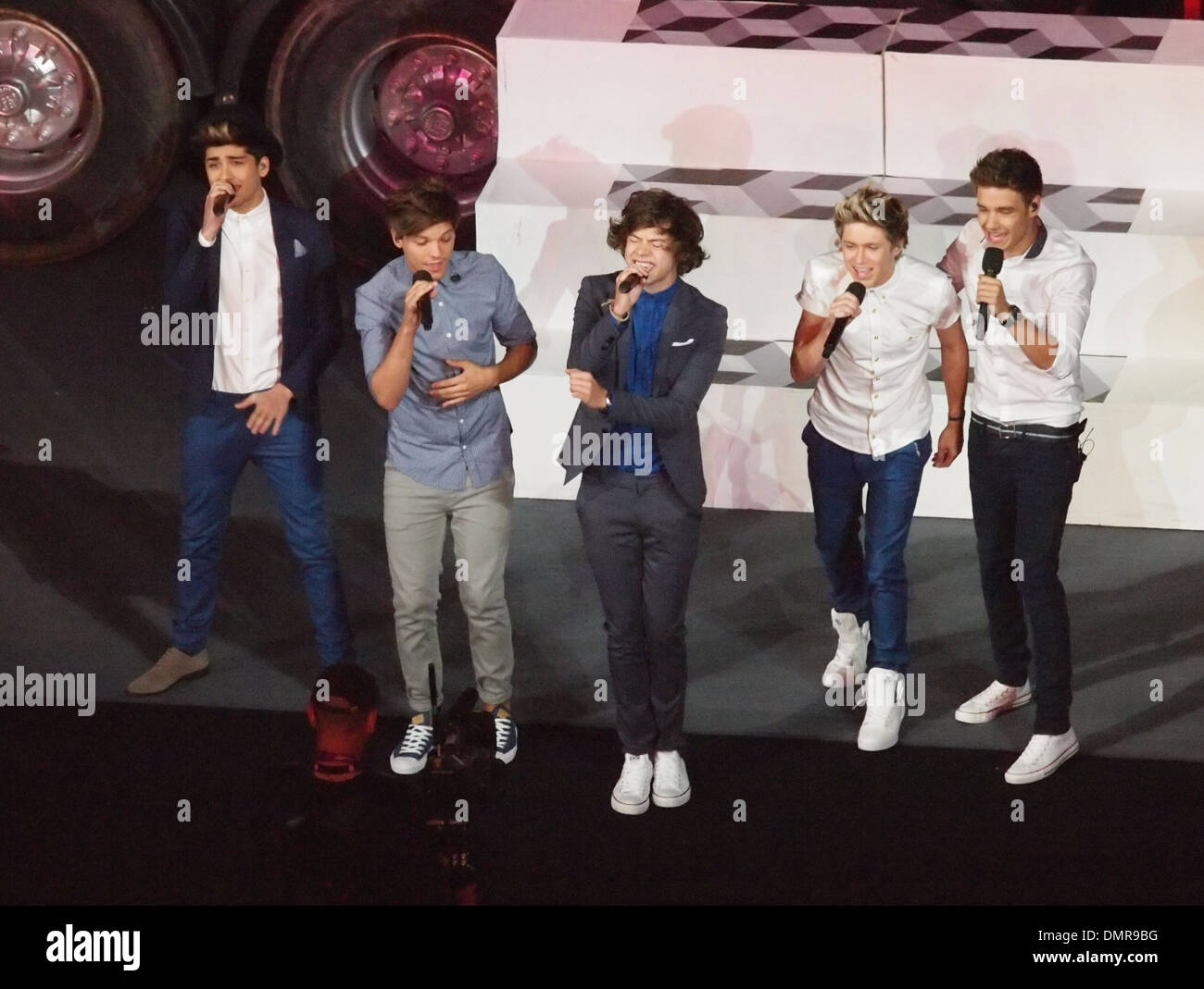 Uncategorized Free One Direction Games zayn malik louis tomlinson harry styles niall horan and liam payne of one direction london 2012 olympic games closing