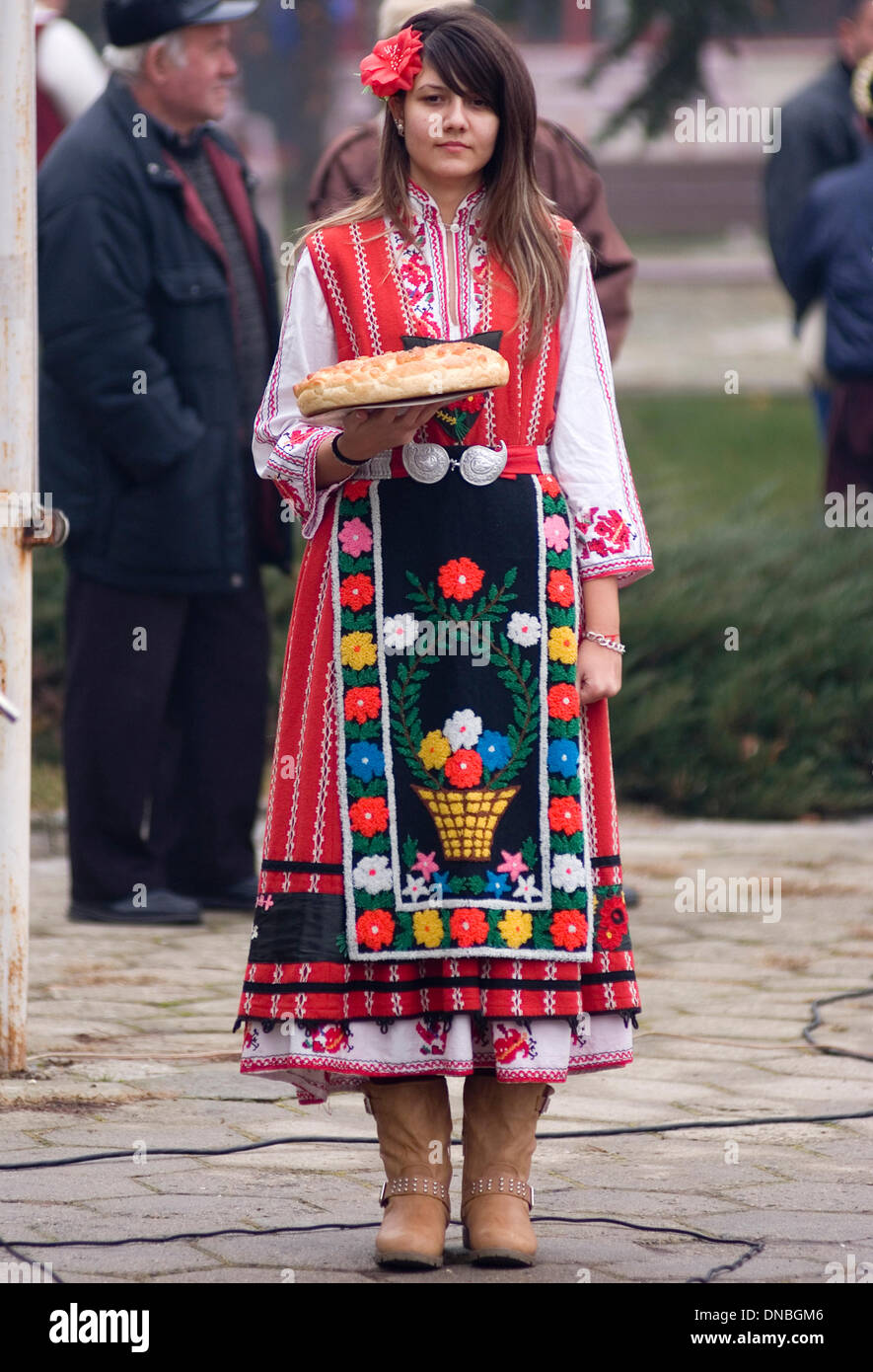 Bulgarian folk dress pictures Bulgarian folk dress pictures