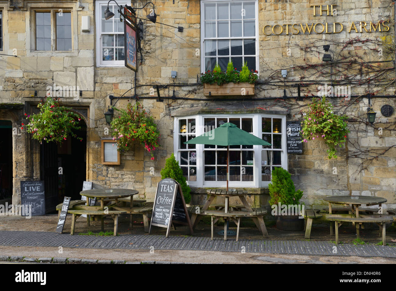 The Cotswold Arms public house (pub), High Street, Burford Stock Photo