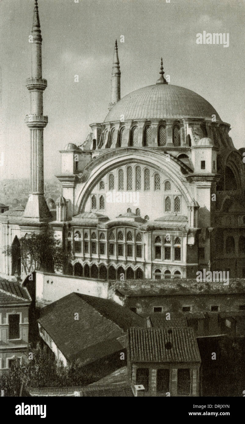 The Nuruosmaniye Camii Istanbul Stock Photo Alamy