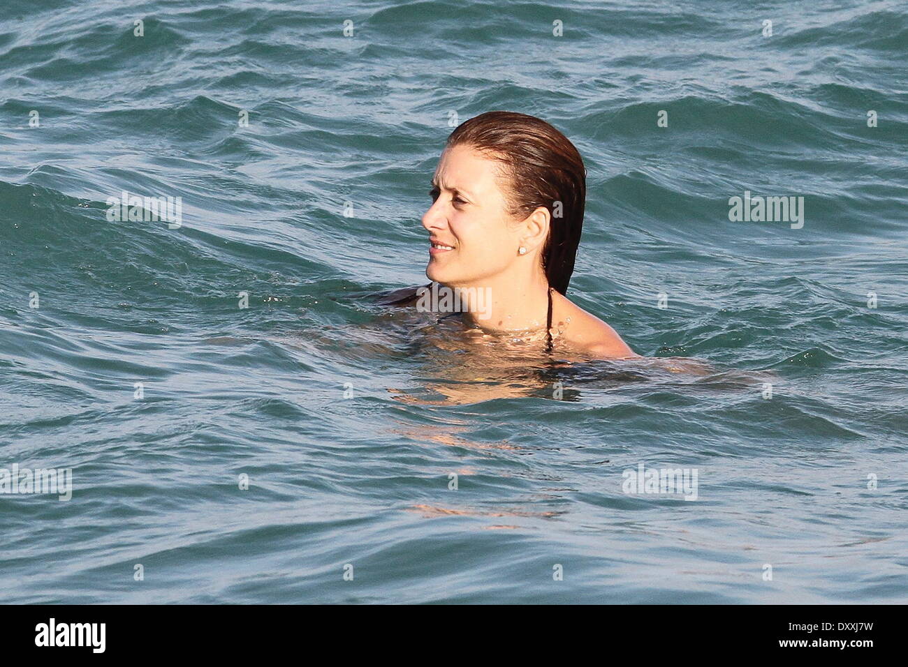 Kate Walsh Shows Off Her Figure Wearing A Black Bikini As She Spends