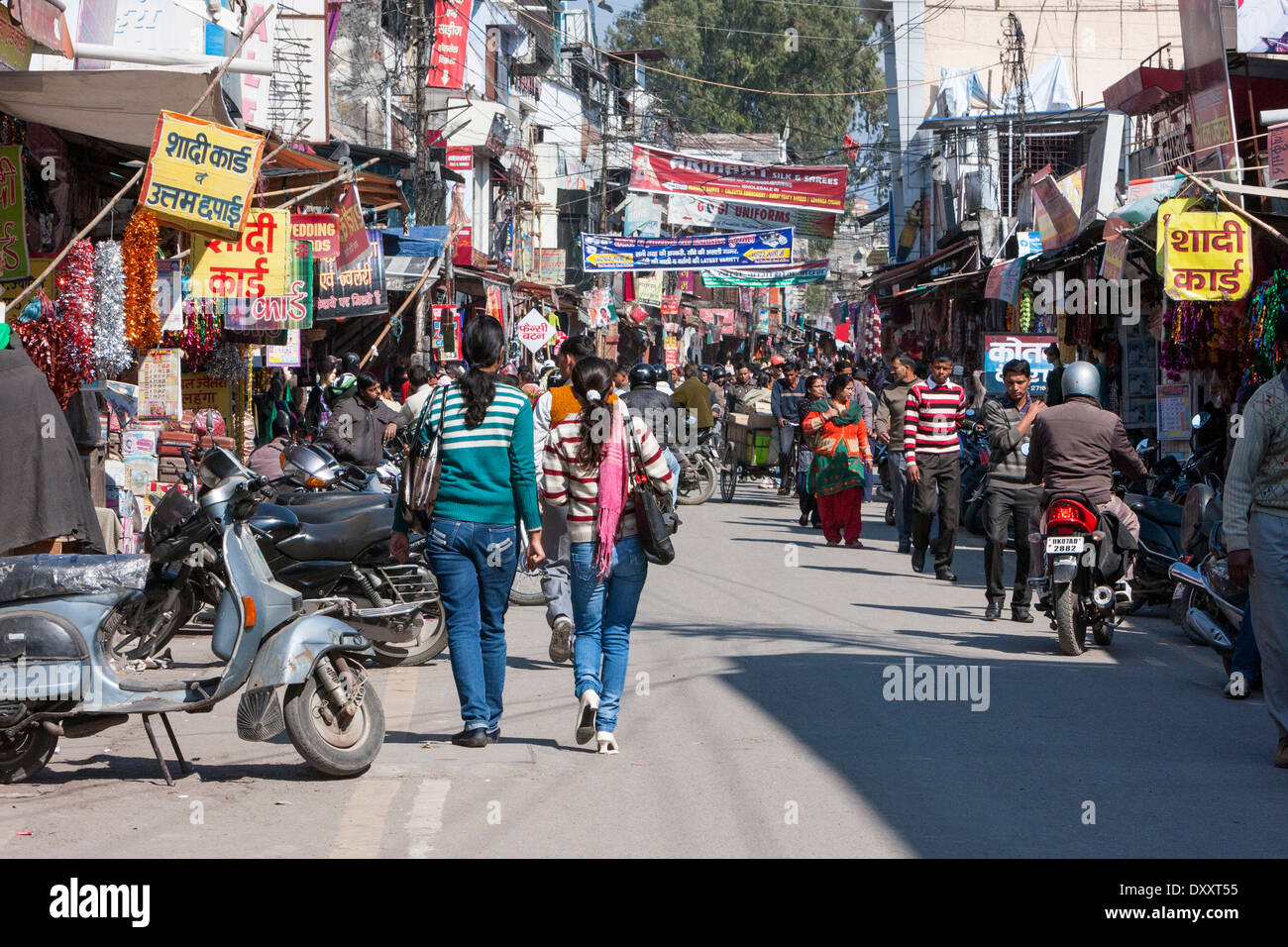 India, Dehradun. Busy Shopping Street in Central Dehradun Stock Photo
