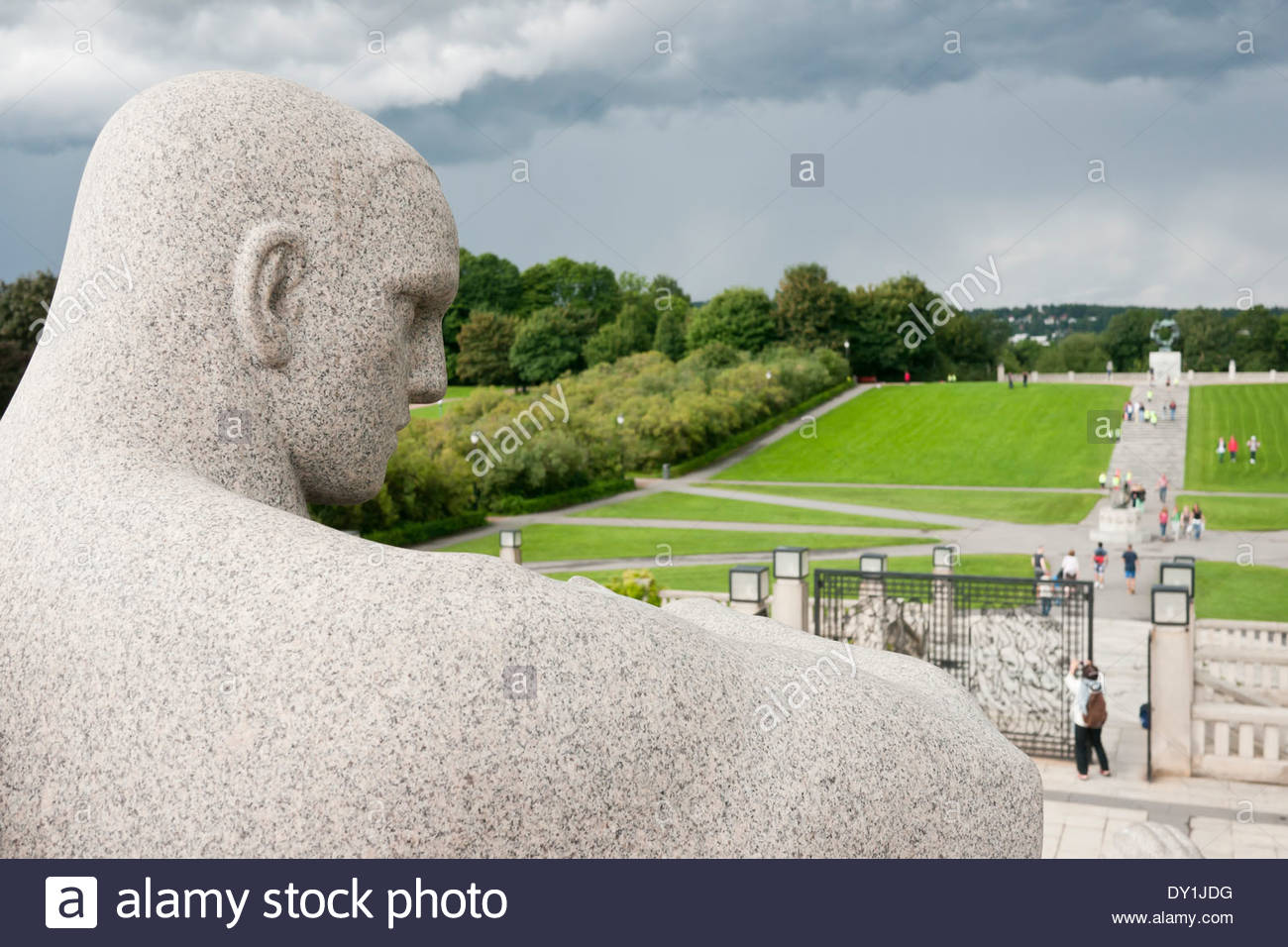 sculpture-by-gustav-vigeland-in-the-vige