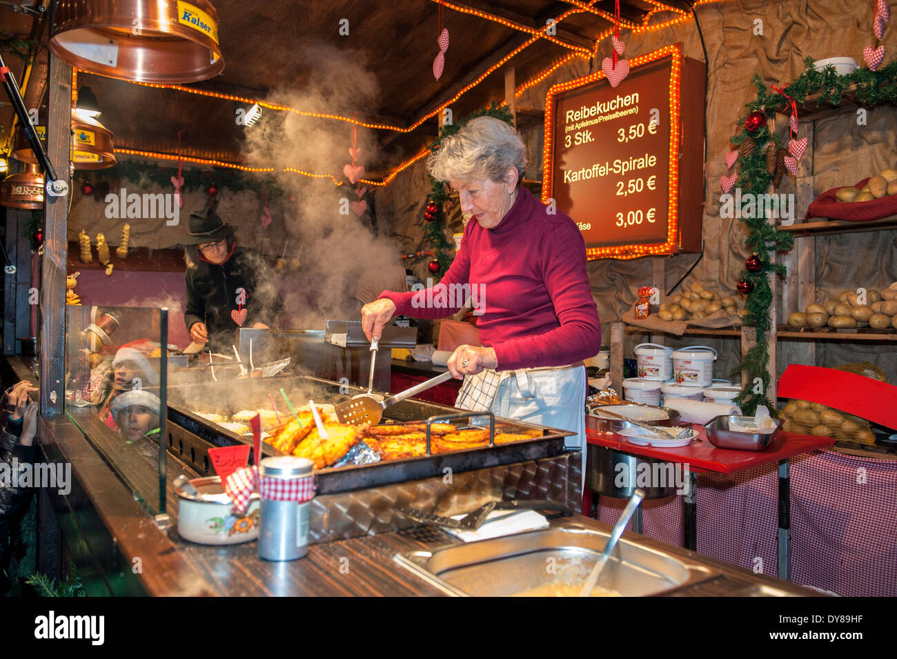 Sip, shop, & savor the season at the German Christmas market located in downtown Denver on the 16th Street Mall. Live entertainment, delicious cuisine, drinks, and fun for the whole family! Open annually from the Friday before Thanksgiving to December 23rd; beginning at am daily!
