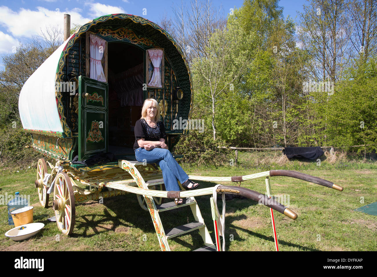 gypsy traveller dating sites Irish traveller dating site if you have a weakness for beautiful gypsy women, you're in the right spot welovedates gypsy dating is ireland's premier online dating site. gypsy traveller dating sites Irish traveller dating site if you have a weakness for beautiful gypsy women, you're in the right spot welovedates gypsy dating is ireland's premier online dating site.