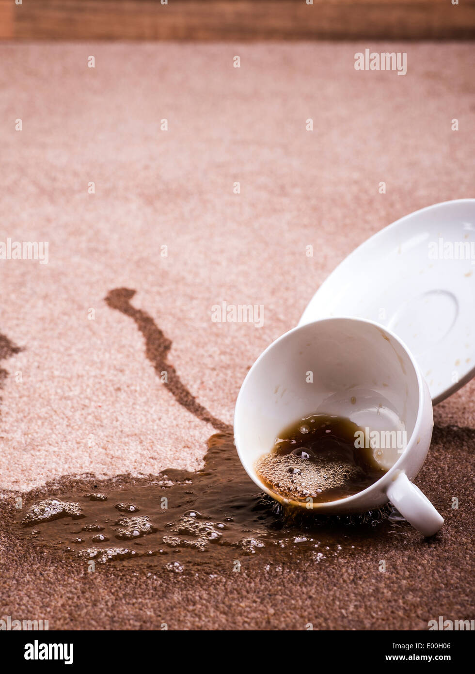 Cup-of-coffee-dropped-onto-a-carpet-E00H