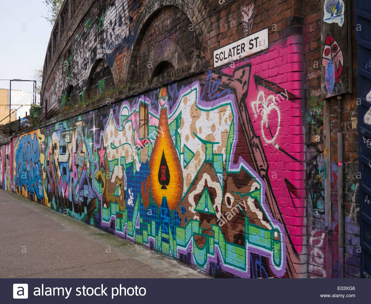 London Wall Art london wall urban art stock photos & london wall urban art stock London Wall Art london wall urban art stock photos & london wall urban art stock