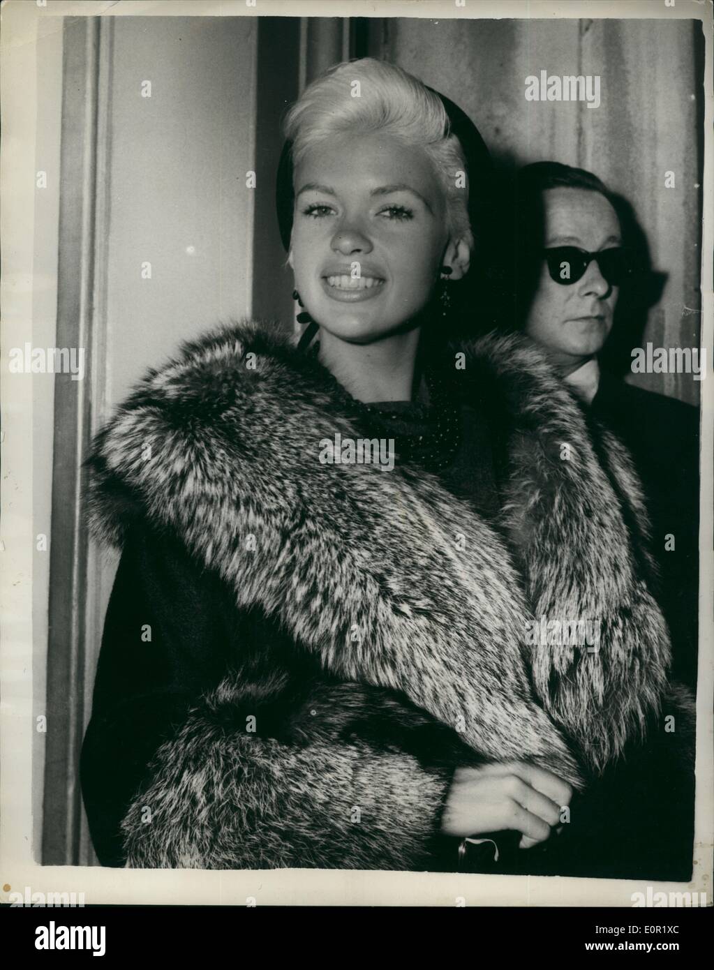 Jayne Mansfield House sep. 09, 1957 - jayne mansfield visits mansion house:hollywood Jayne Mansfield House sep. 09, 1957 - jayne mansfield visits mansion house:hollywood
