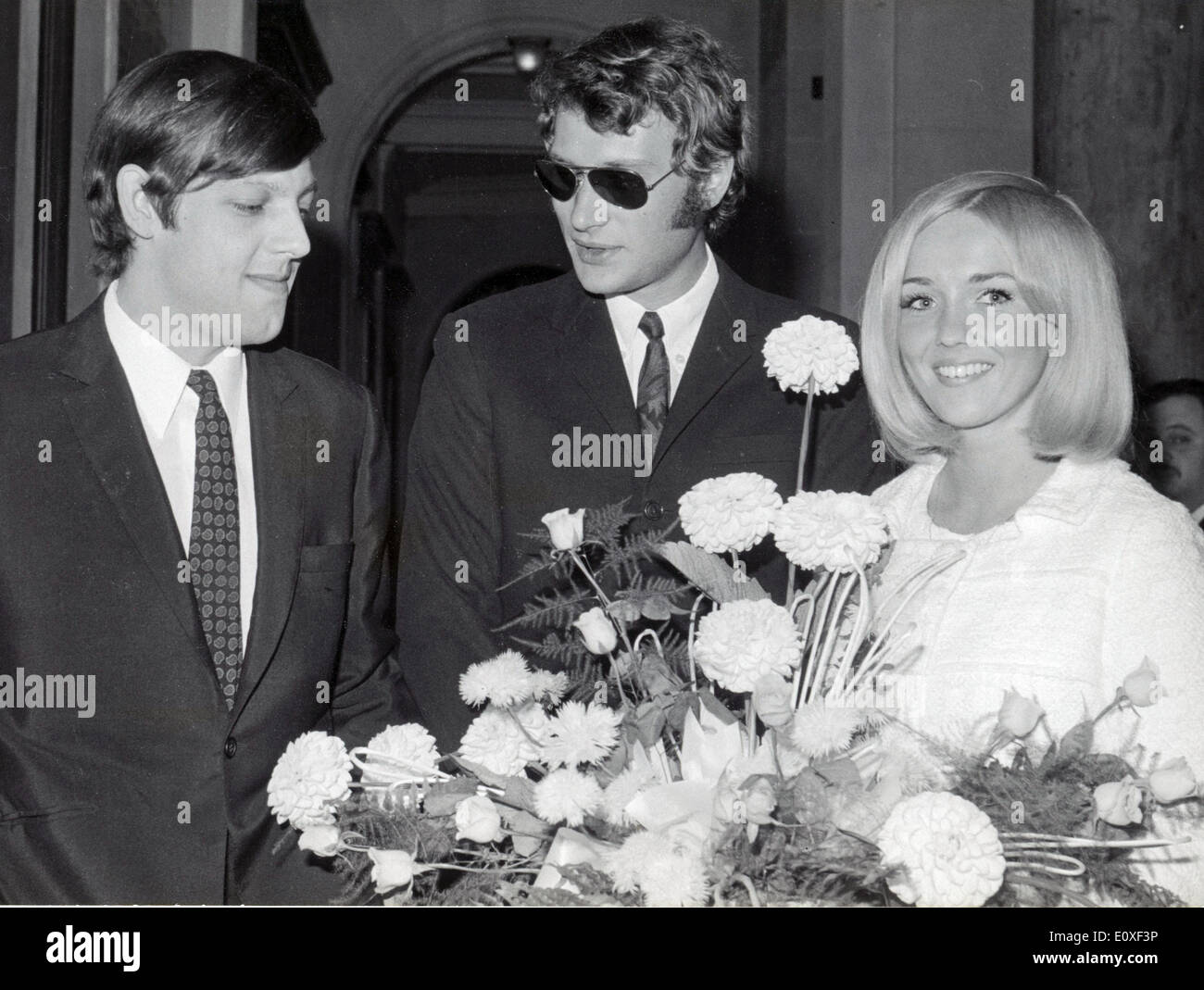 jul-20-1966-paris-france-johnny-hallyday-at-his-brother-in-law-eddie-E0XF3P.jpg