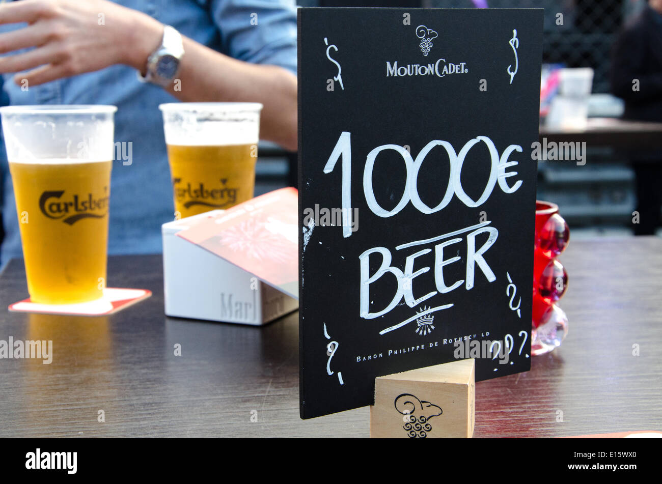 monte-carlo-monaco-23rd-may-2014-drinks-are-expensive-as-the-monaco-E15WX0.jpg