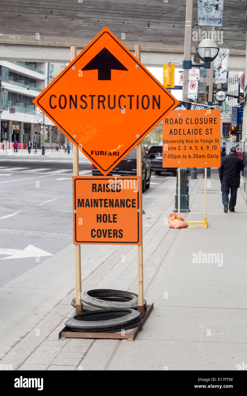 construction-signs-on-bay-st-in-front-of