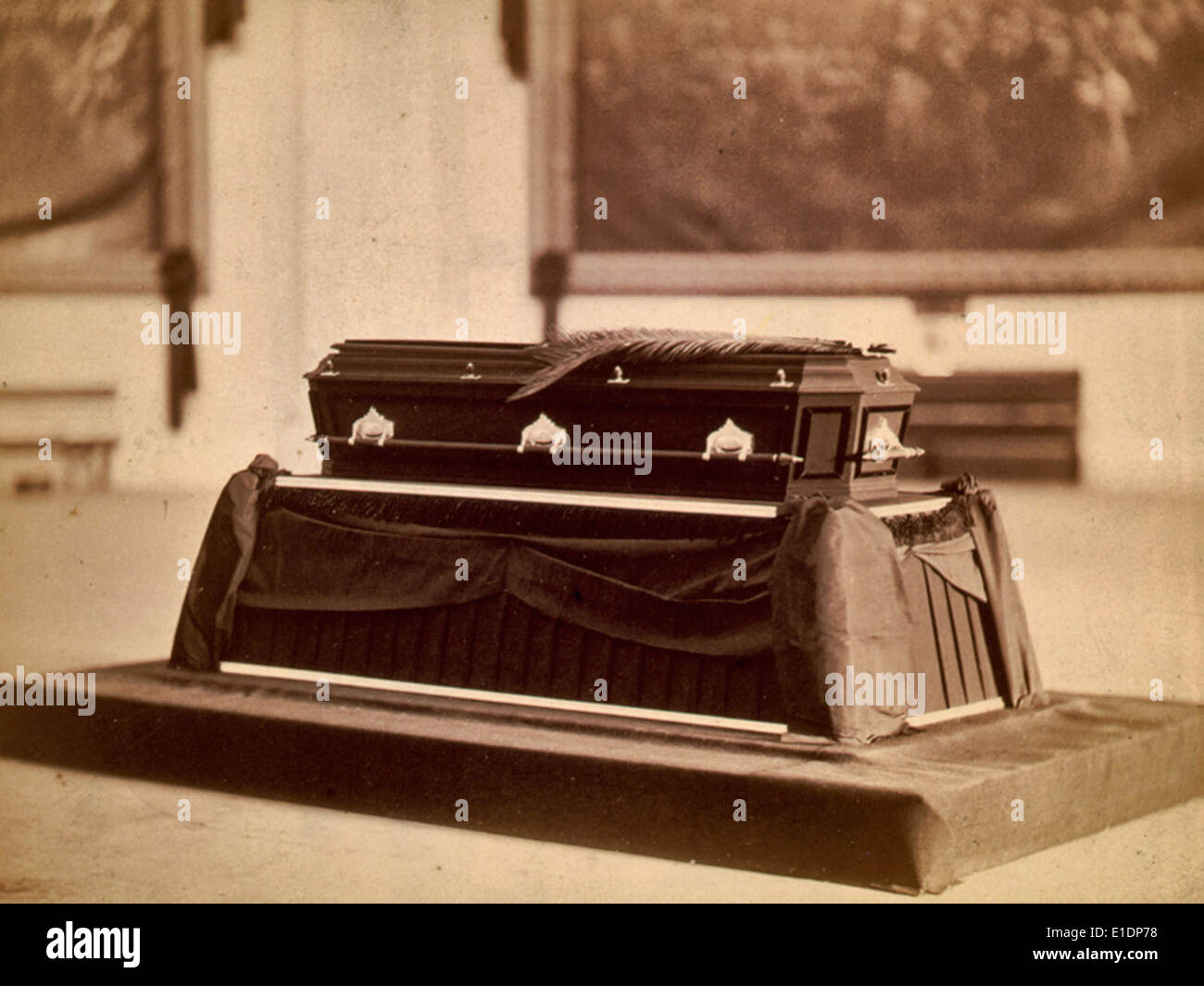 Remains of President James Garfield lying in state in the rotunda of