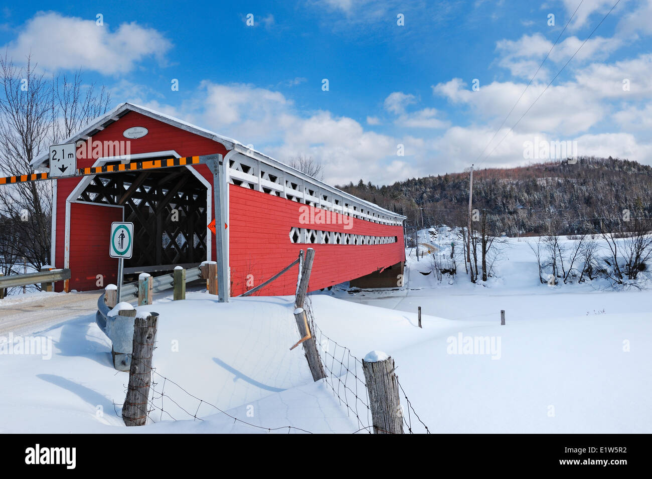 Covered Bridges Quebec Hi Res Stock Photography And Images Alamy