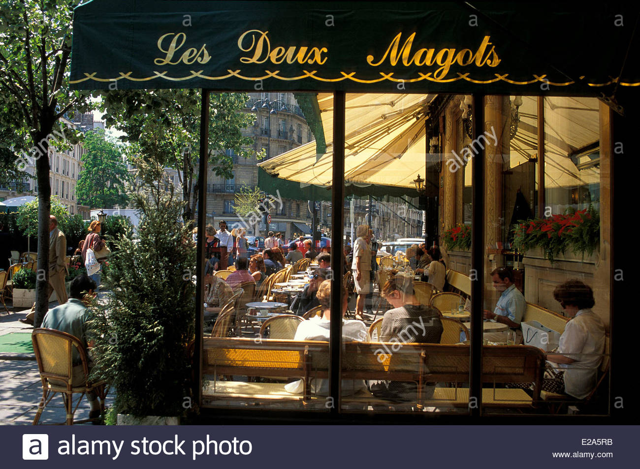 Risultati immagini per CAFFE' PARIS LES DEUX MAGOTS