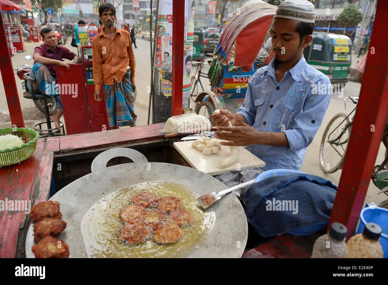 Bangladesh Dhaka (Dacca) street food in Gulshan area Stock Photo