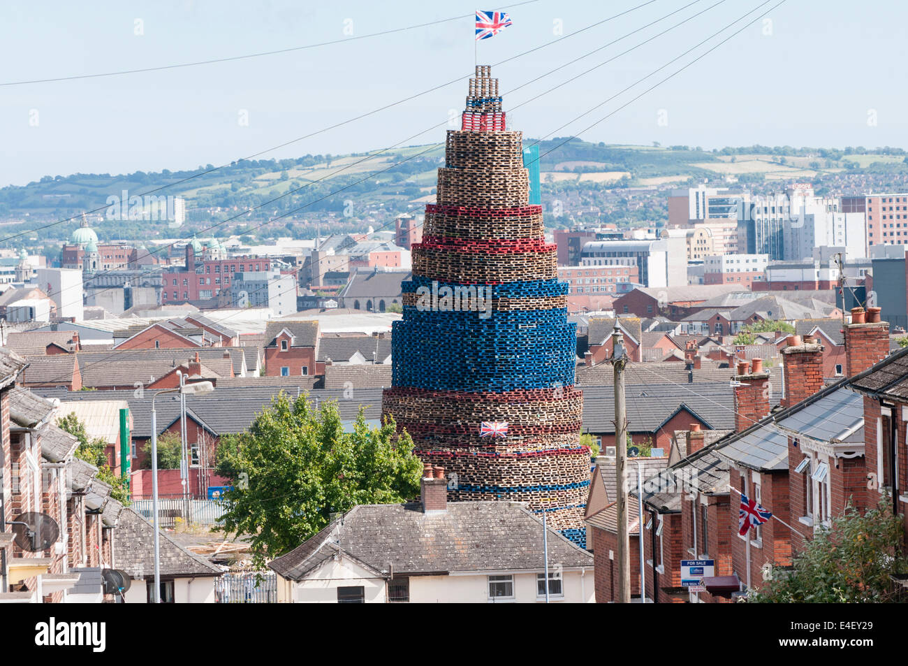 Belfast, Northern Ireland. 9 July, 2014. A giant bonfire on Lanark