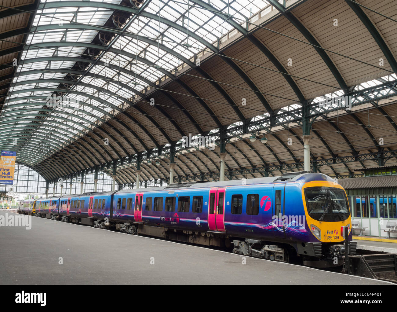 Train in Hull railway station Stock Photo, Royalty Free Image 71786200