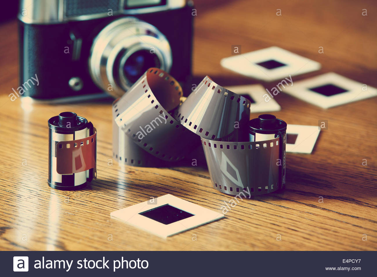 retro-slr-camera-film-and-slides-E4PCY7.