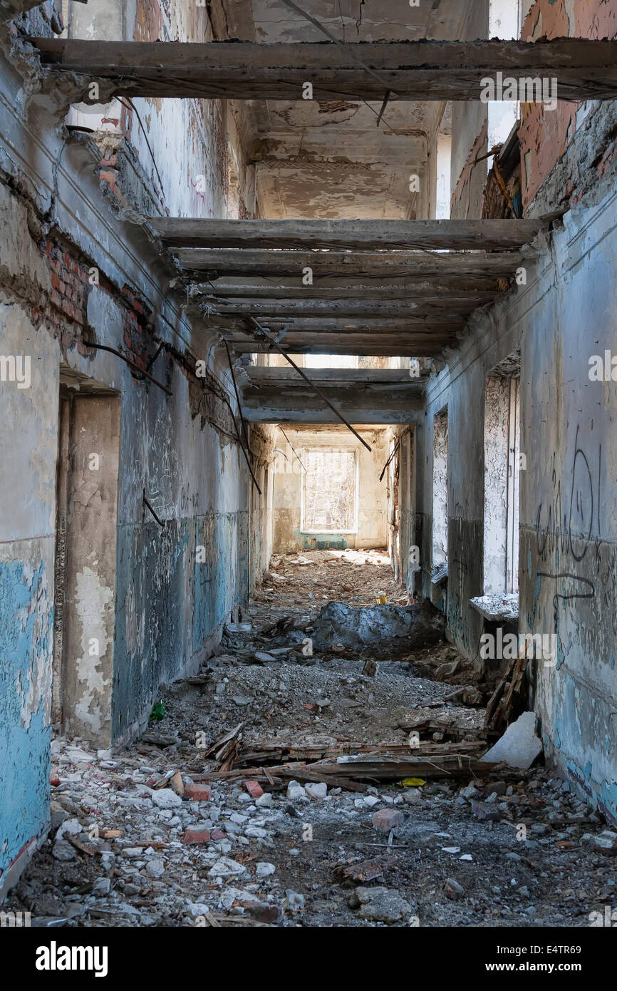 interior of the destroyed house Stockfoto, Lizenzfreies Bild 71845153
