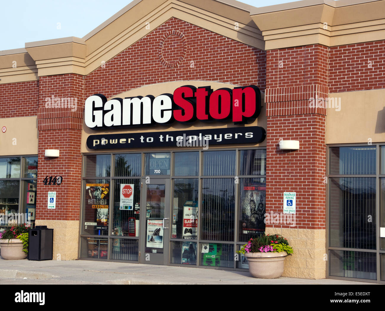 GameStop store front in retail mall Stock Photo, Royalty
