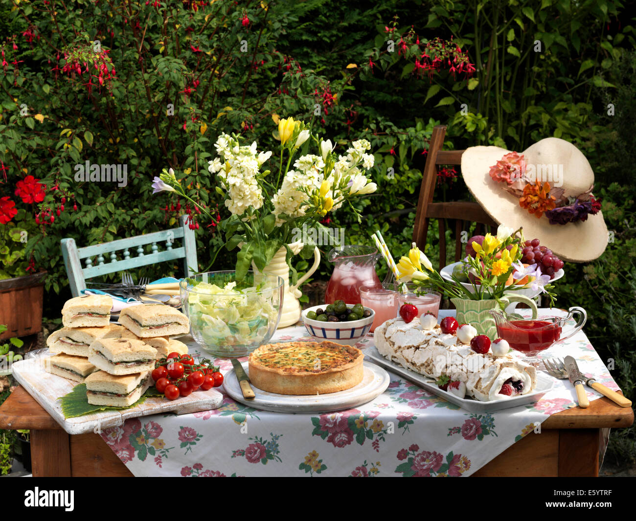 Lunch in the garden Stock Photo 72526931 Alamy