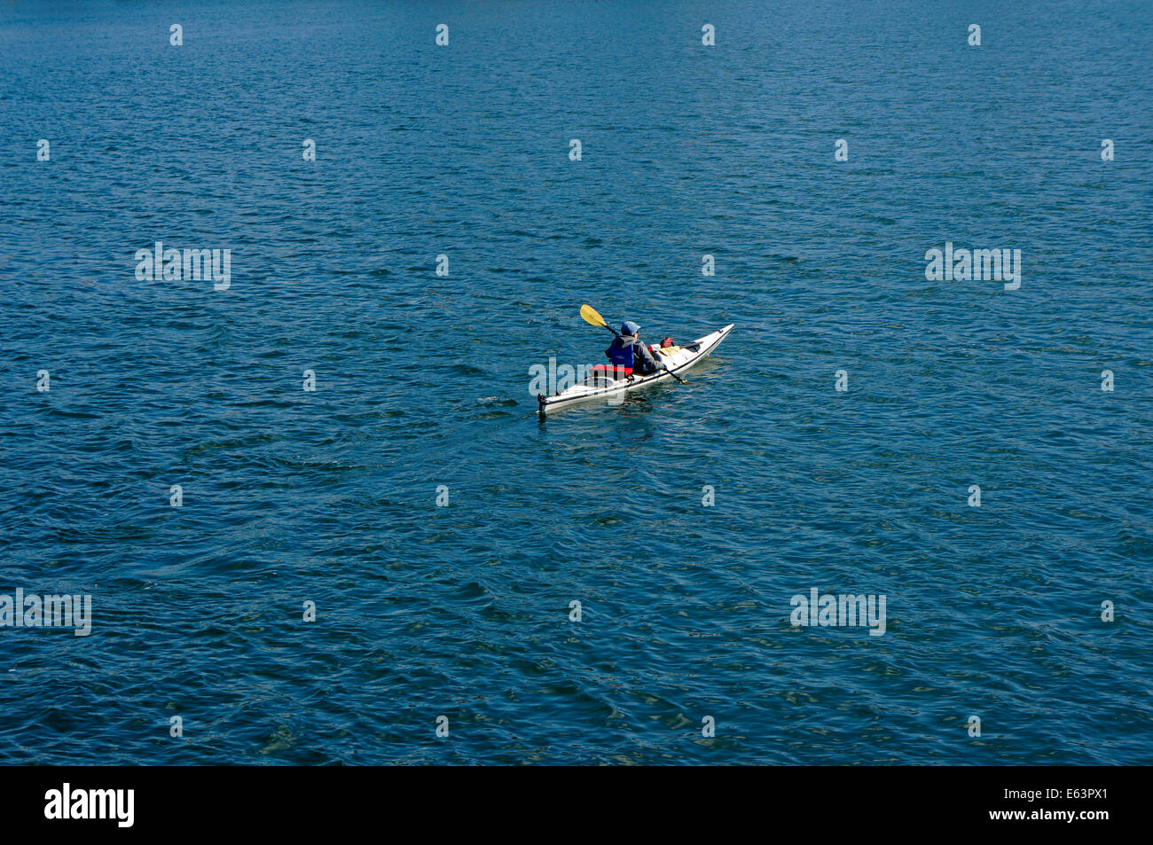 solitary-kayaker-in-english-bay-vancouve