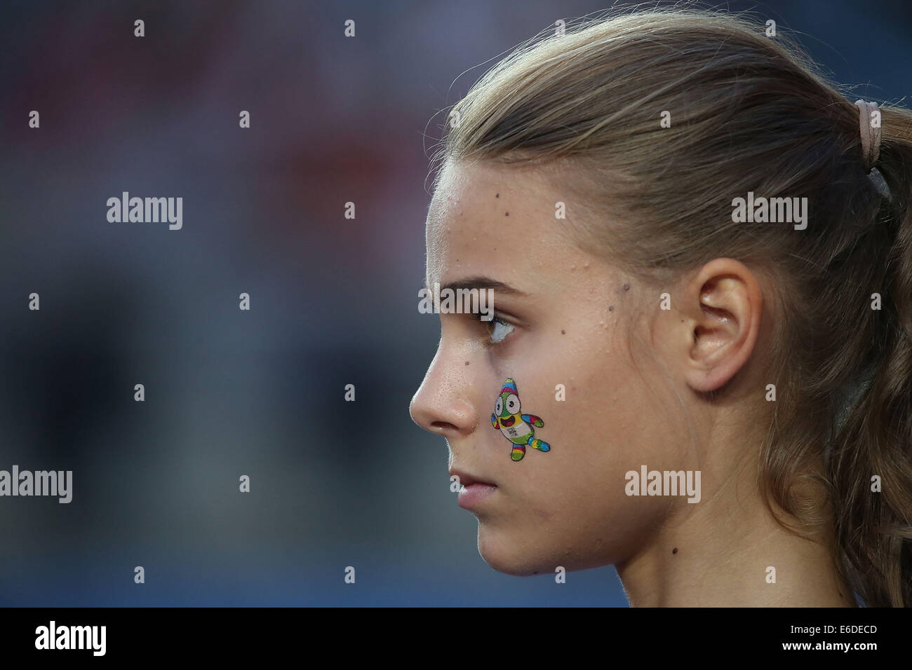 Classify Yuliya Levchenko and what Countries can she pass?