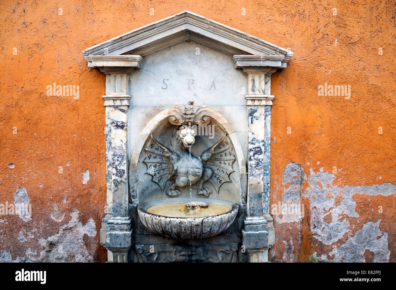 Ornate_water_fountain_on_Via_della_Conci