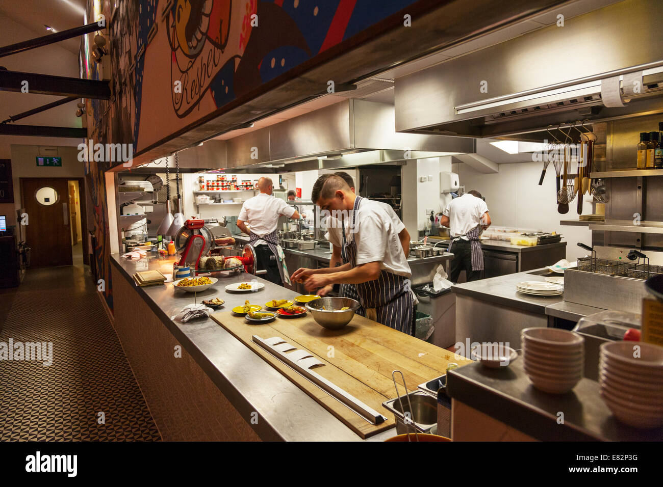 Restaurant Kitchen Pass kitchen pass chef chefs cooks jamie oliver's fifteen restaurant Restaurant Kitchen Pass kitchen pass chef chefs cooks jamie oliver's fifteen restaurant