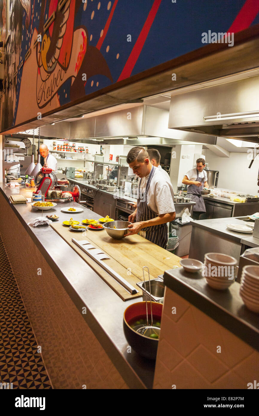 Restaurant Kitchen Pass kitchen pass chef chefs cooks jamie oliver's fifteen restaurant Restaurant Kitchen Pass kitchen pass chef chefs cooks jamie oliver's fifteen restaurant