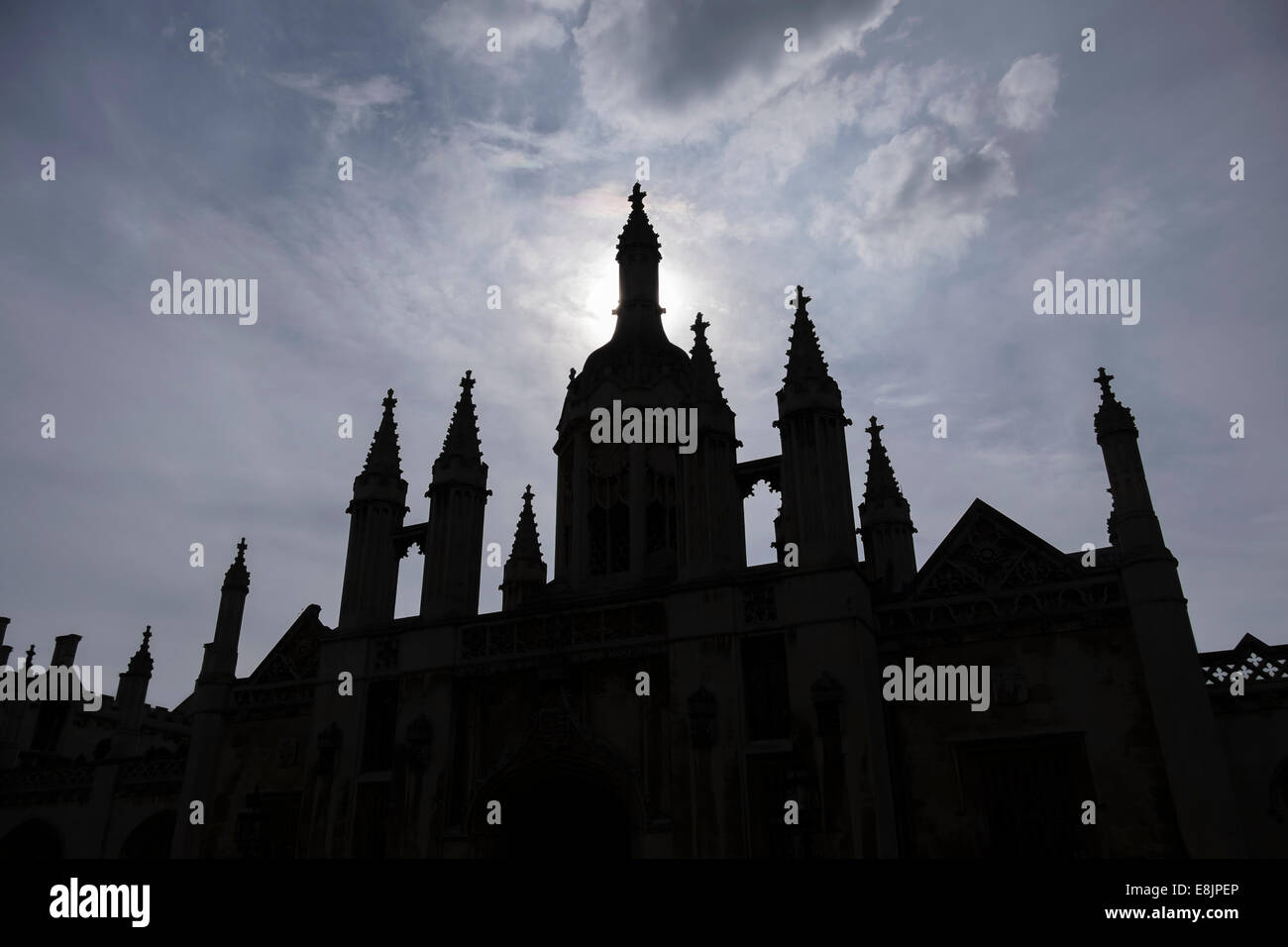 Silhouette_of_Kings_college_gate_spires_