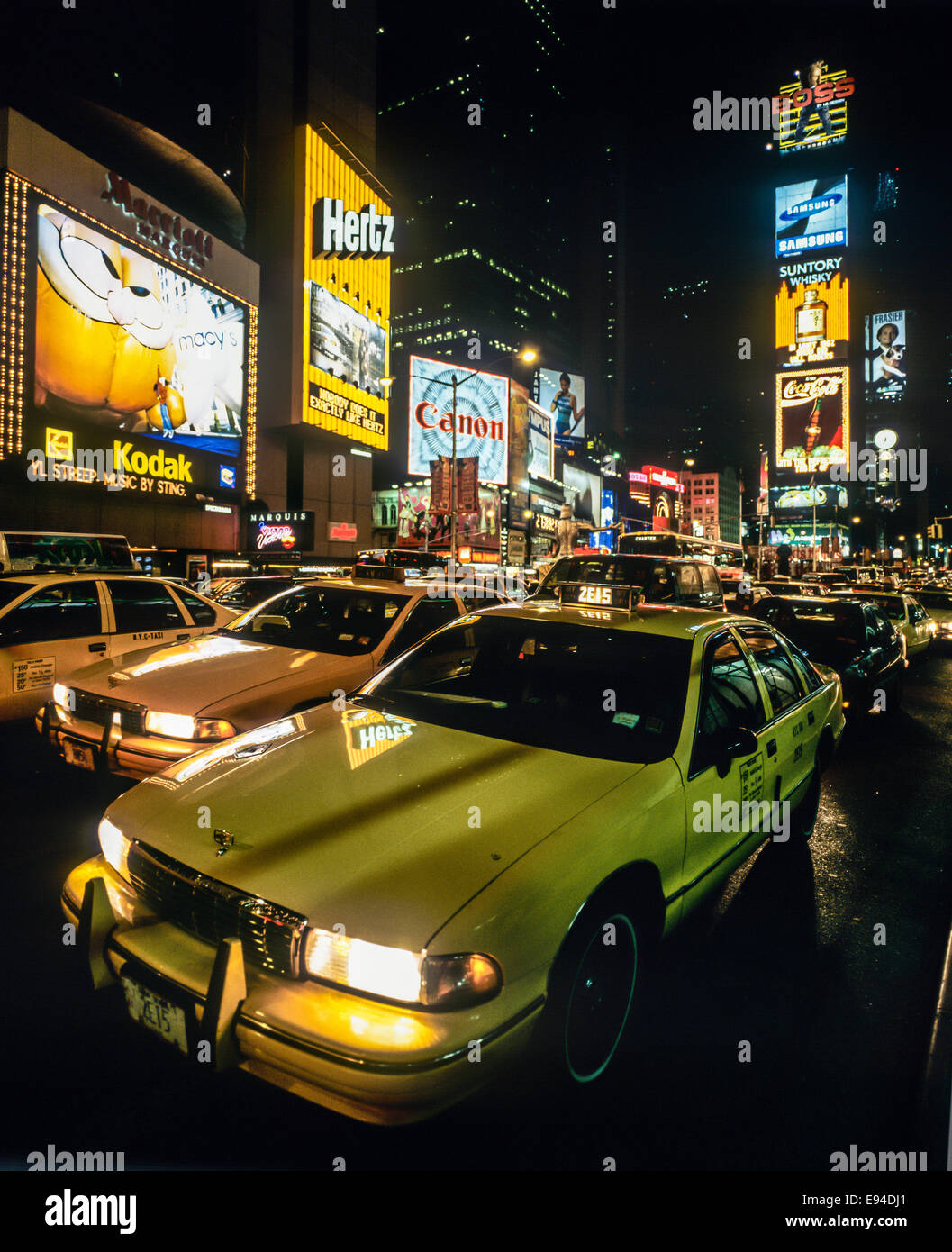 taxis-on-broadway-at-times-square-at-nig