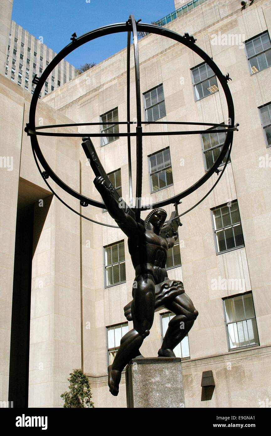 NYC ATLAS HOLDING THE WORLD STATUE AT ROCKEFELLER CENTER Stock Photo, Royalty Free Image