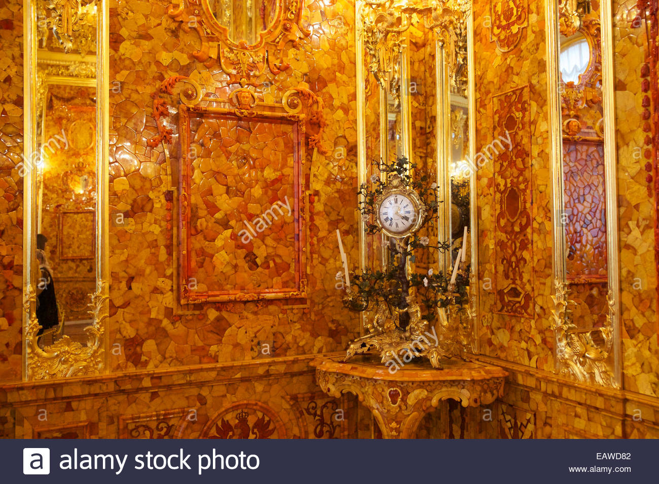The amber room in the catherine palace in tsarskoye selo stock photo