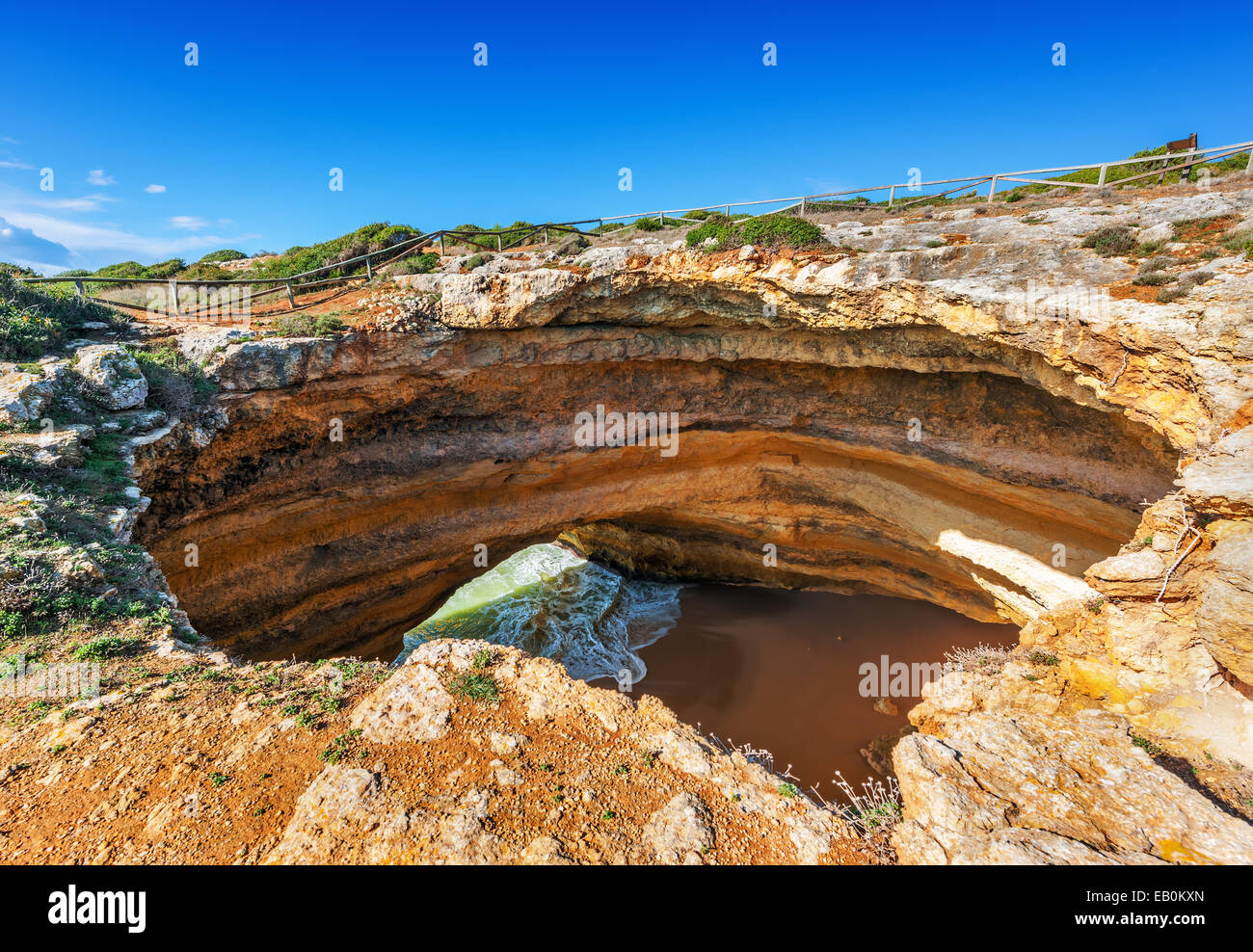 iconic-benagil-sea-cave-algarve-portugal