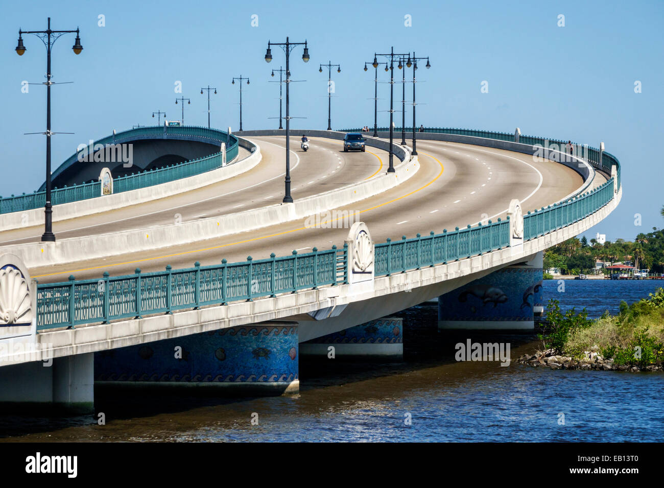 http://c8.alamy.com/comp/EB13T0/florida-daytona-beach-broadway-bridge-halifax-river-traffic-water-EB13T0.jpg