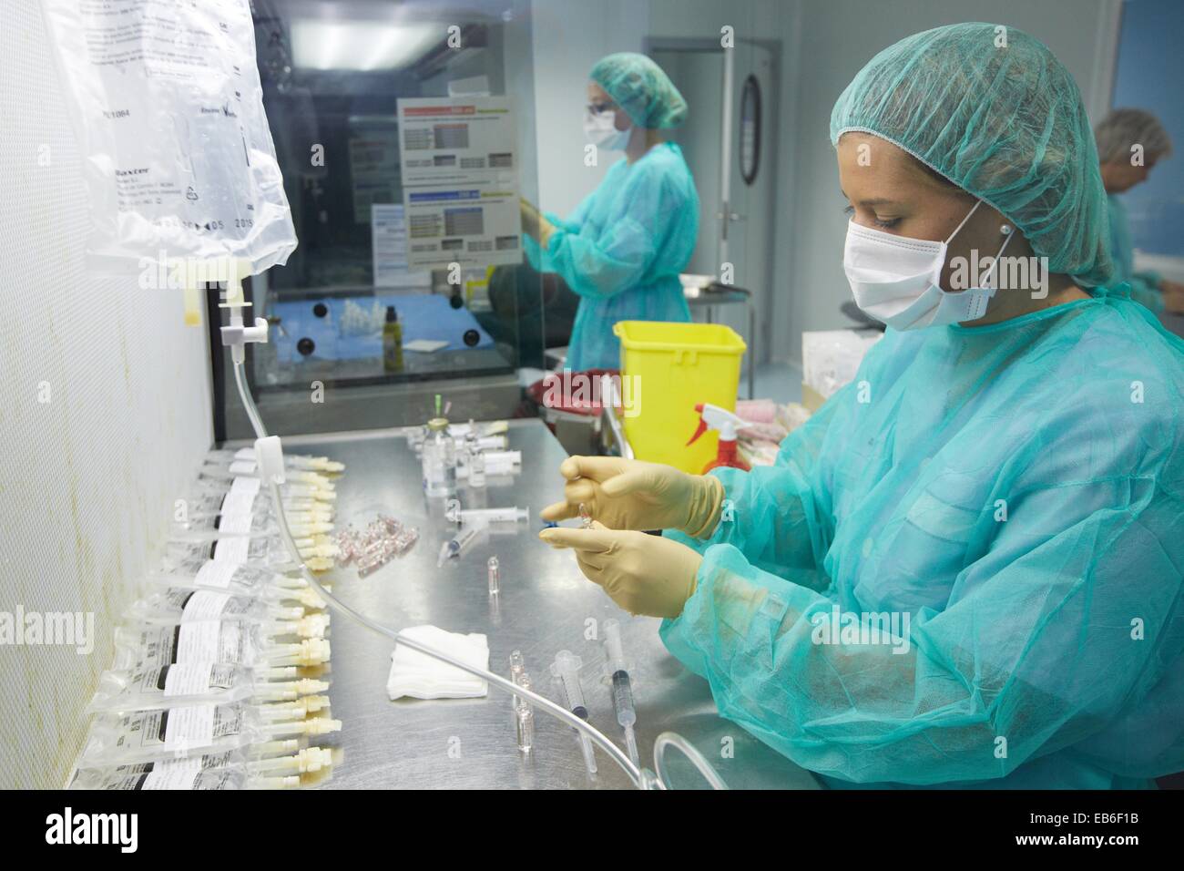 Preparation of drugs in laminar flow hood epidural anesthesia Clean