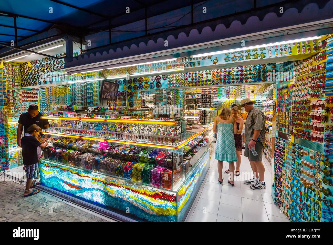 Street performers La Quinta Avenida 5th Avenue pedestrian shopping