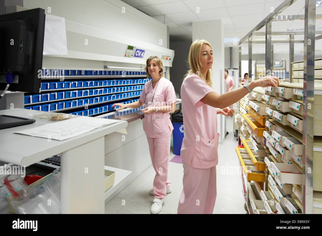 Preparation of drugs, Chaotic storage, Pharmacy, Hospital Donostia
