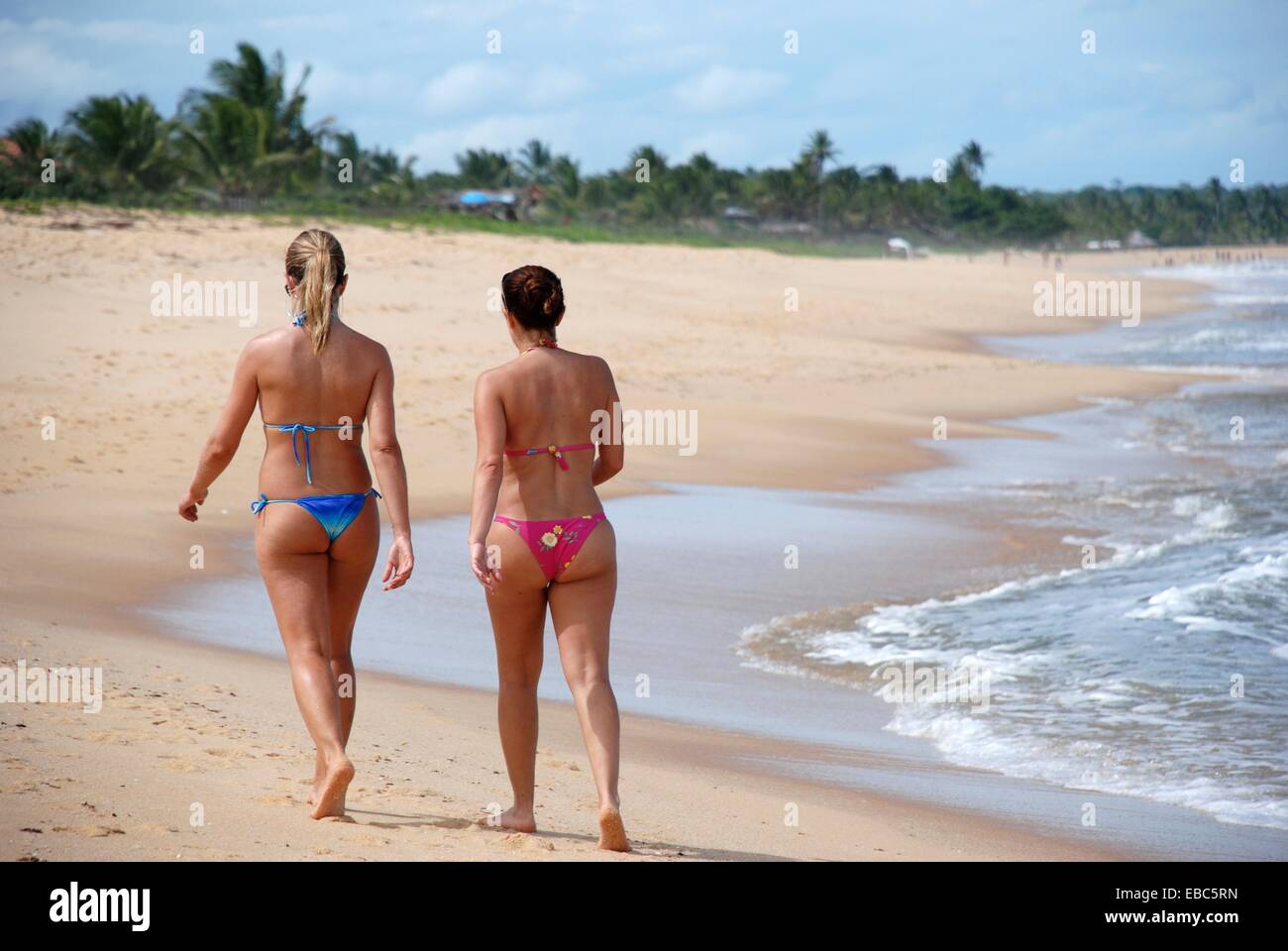 italian amateur lesbians women fucking at the beach