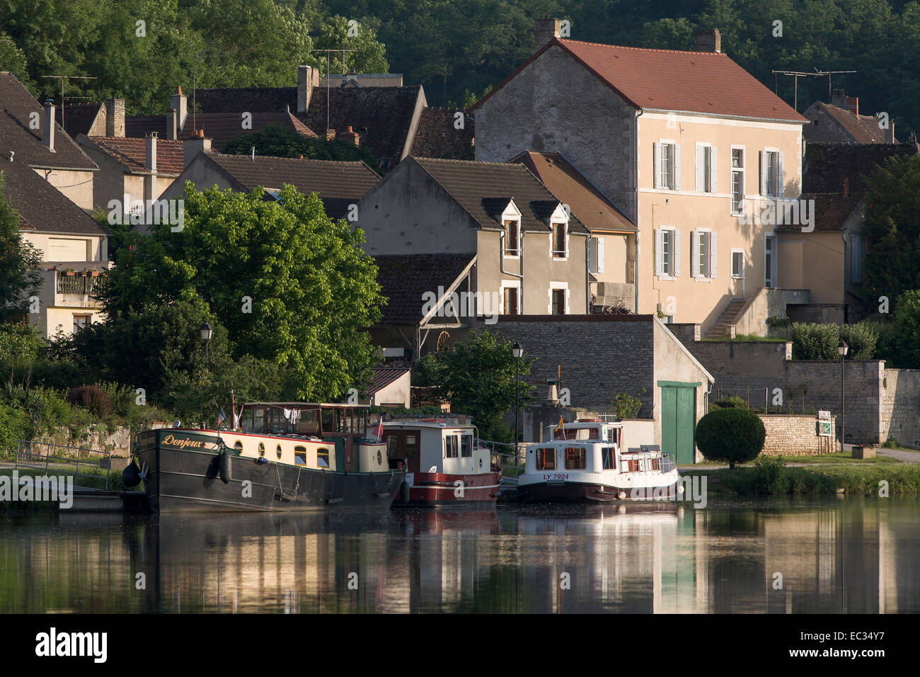 France, Yonne, Burgundy, MaillylaVille, River Yonne, Canal du Stock