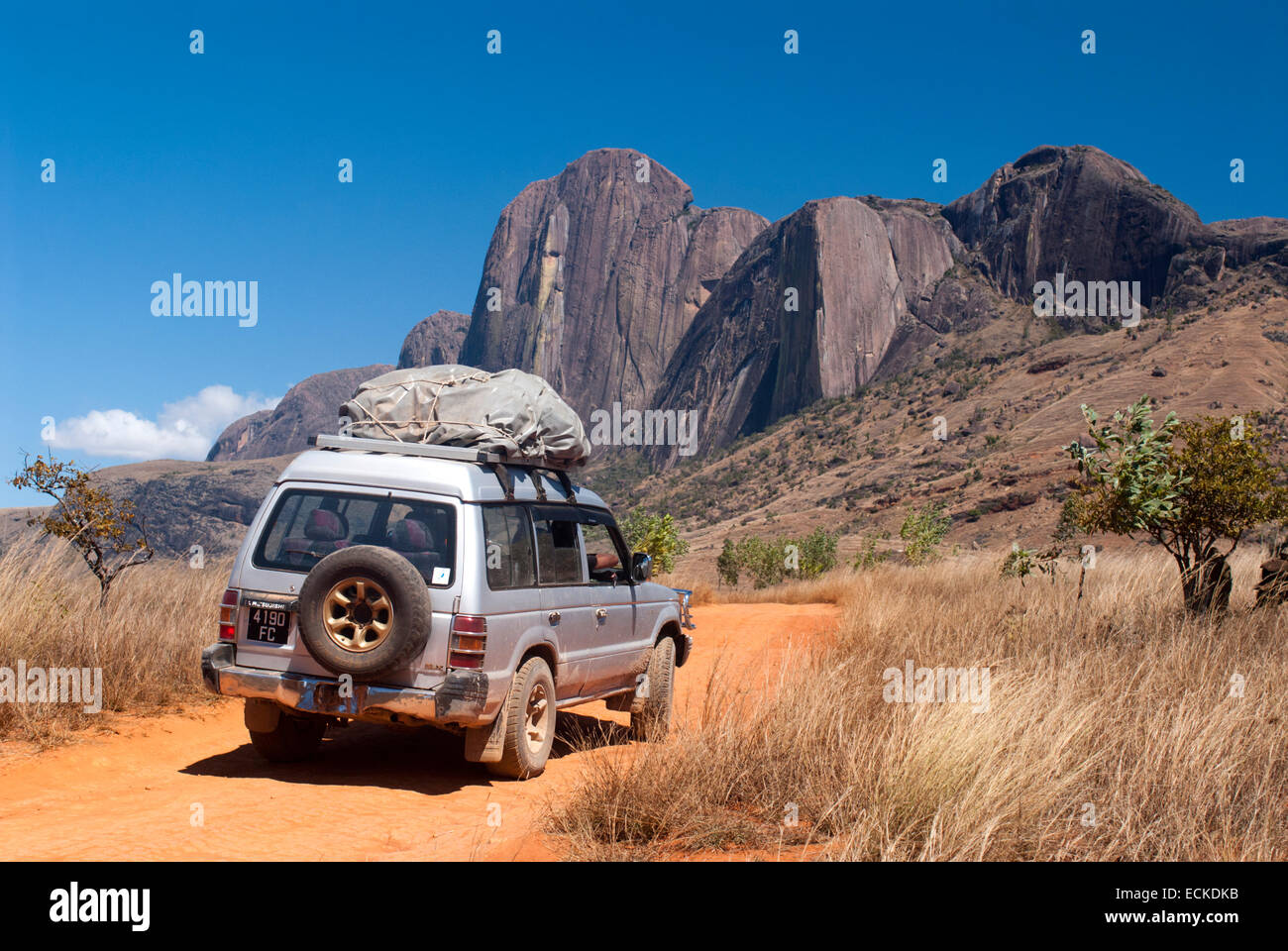 a-4x4-on-the-approach-to-the-tsaranoro-massif-madagascar-ECKDKB.jpg