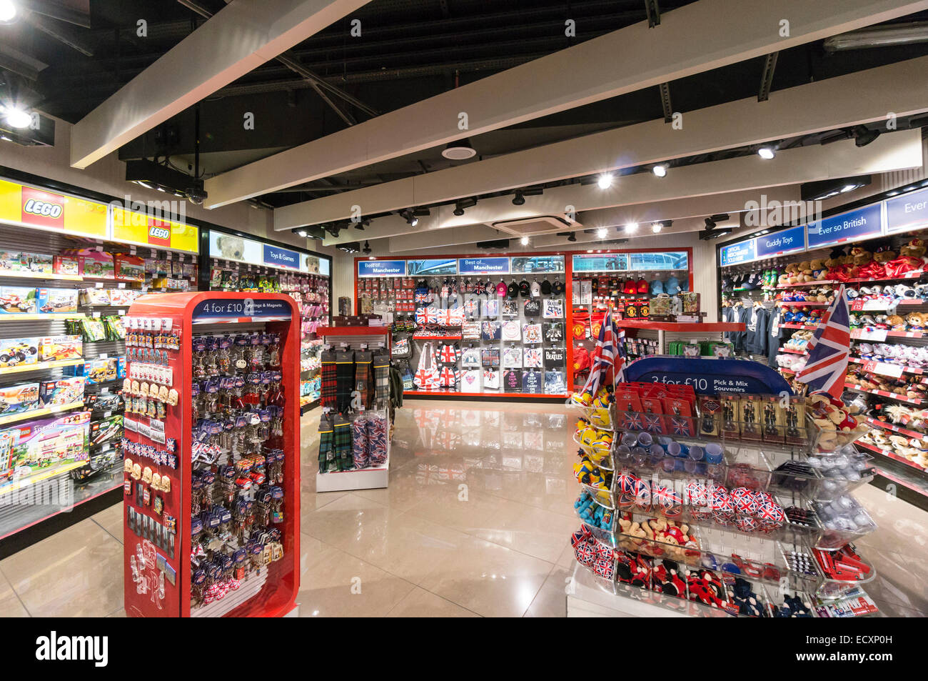 Manchester Airport, England, UK souvenir shop Stock Photo, Royalty